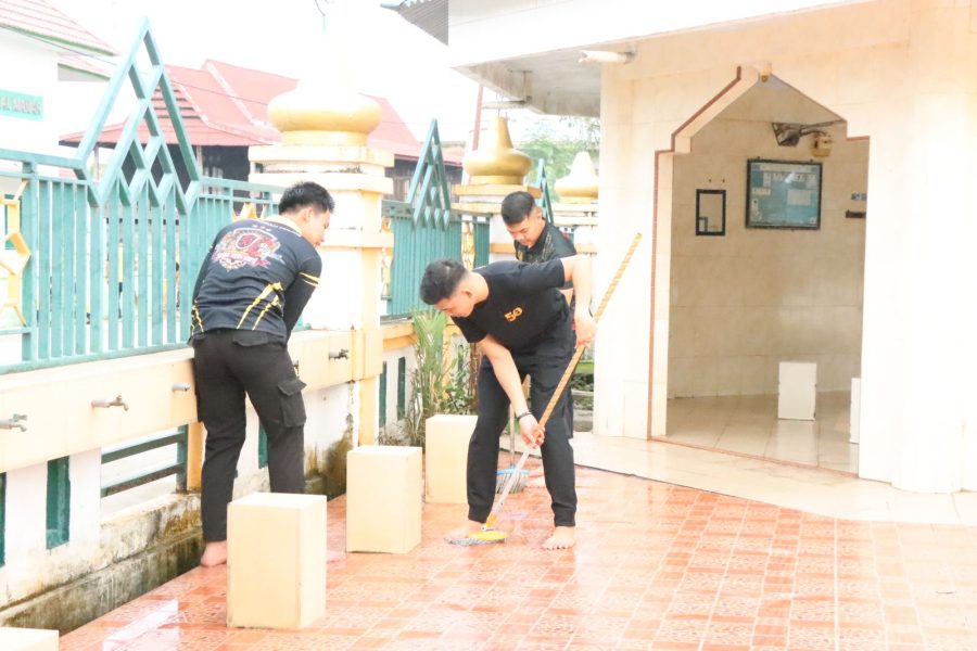 Dalam Rangka HUT Bhayangkara ke-78, Kapolres Sidrap bersama Ketua Bhayangkari dan Personel Lakukan Bakti Religi