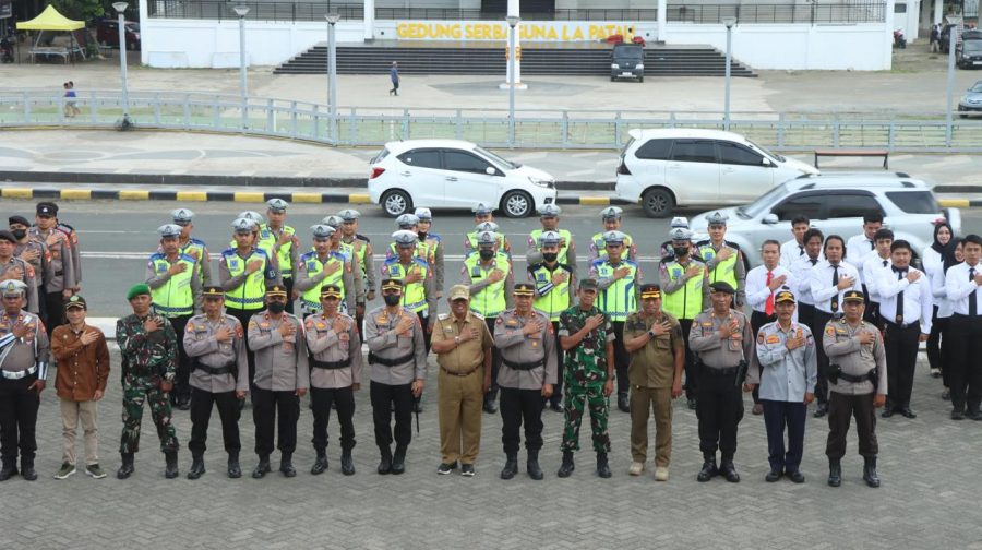Ratusan personil Gabungan TNI -Polri dan Pemda melaksanakan apel persiapan pengamanan malam takbiran dan Shalat Eid Hari raya Idul Adha 1445 H
