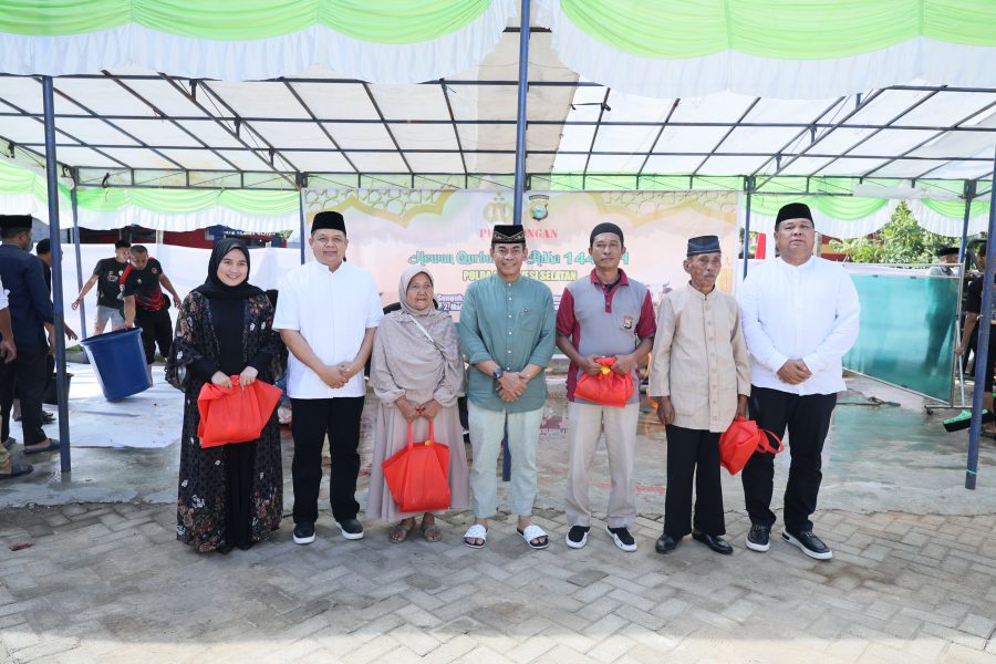 Kapolda Sulsel Mendirikan Sholat Idul Adha Bersama Personel Polda Sulsel dan Masyarakat Dilanjutkan Penyembelihan Hewan Qurban