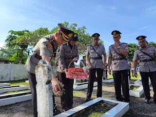 Kapolres Sinjai Pimpin Ziarah Rombongan Ke TMP dalam Rangka Hari Bhayangkara Ke-78
