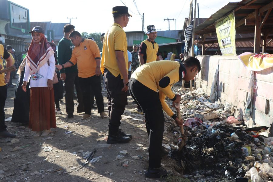 Menyambut Hari Bhayangkara Ke 78, Polres Jeneponto Lakukan Bakti Sosial Bersih – Bersih Pasar Tamanroya*