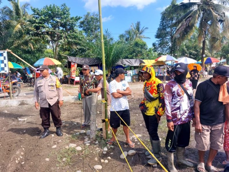 Personil Polsek Sukamaju Amankan Pesta Panen dan Uji Ketangkasan Motor Ojek Gabah di HUT Desa Sidoraharjo ke-52