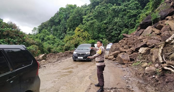 Polres Maros Gelar Buka Tutup Jalan Poros Maros–Bone