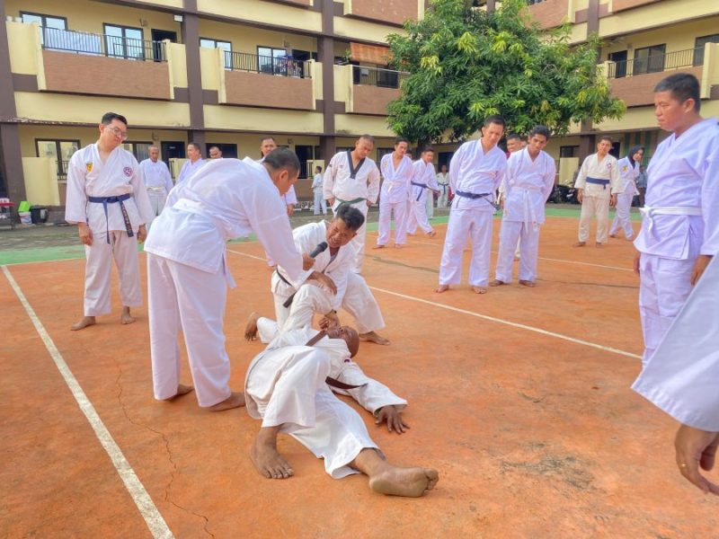 Kapolres Gowa Pimpin Drill Beladiri Polri di Lapangan Griya Bhayangkara Gowa