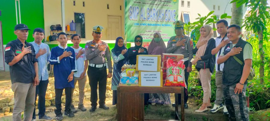 Polantas Bone dan JOIN Bone Berbagi Kebahagian Dengan Santri Yatim Penghafal Al-Quran