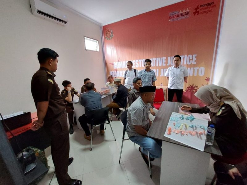 Polres Jeneponto Limpahkan Dua Tersangka Korupsi Pada Sekretariat Daerah Kabupaten Jeneponto TA. 2022 Ke Kejaksaan Negeri Jeneponto