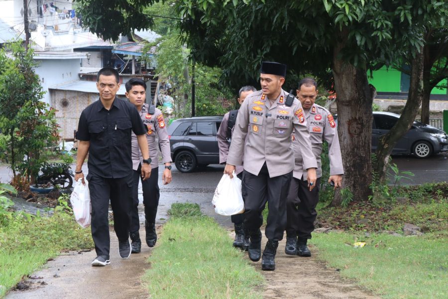 Kapolres Soppeng Melaksanakan Bansos kepada warga kurang mampu