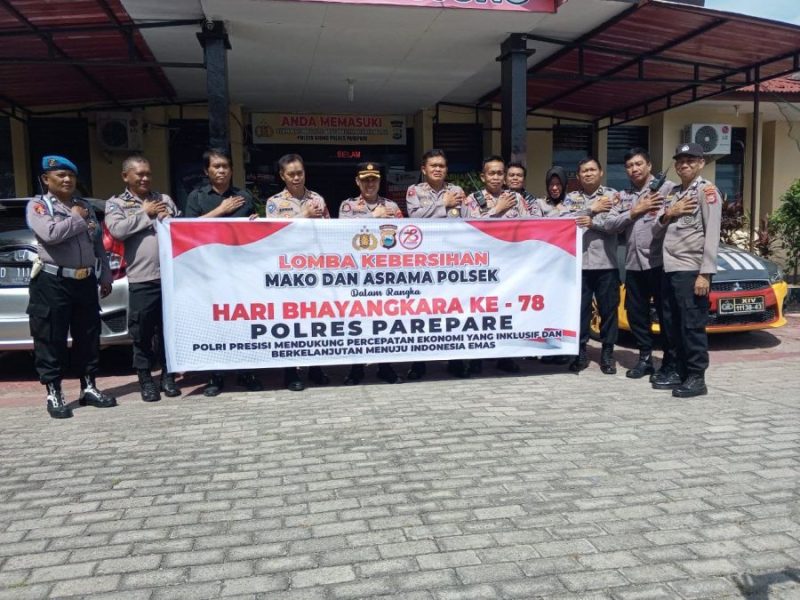 Bersih – Bersih Lingkungan Kerja, Cara Polres Parepare Maknai Hari Bhayangkara Ke 78