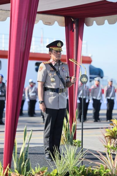 Kapolda Sulsel Pimpin Upacara Tabur Bunga di Laut dalam Rangka Memperingati Hari Bhayangkara Ke-78 Tahun 2024