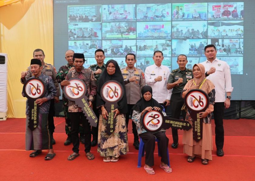 Kapolda Sulsel Hadiri Kegiatan Bakti Kesehatan dan Bedah Rumah dalam Rangka Hari Bhayangkara Ke-78 Tahun 2024 di Kab. Gowa
