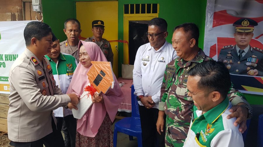 Polres Palopo meresmikan bedah rumah salah satu warga yang berada di Kelurahan Dangerakko