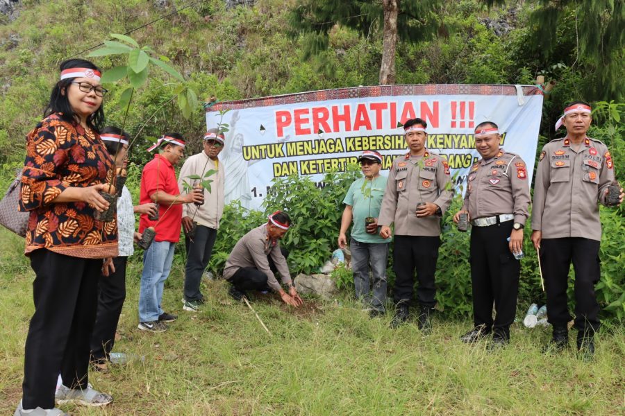 Lestarikan Lingkungan, Polres Tator Laksanakan Penanaman Pohon Menyambut HUT BHayangkara Ke 78