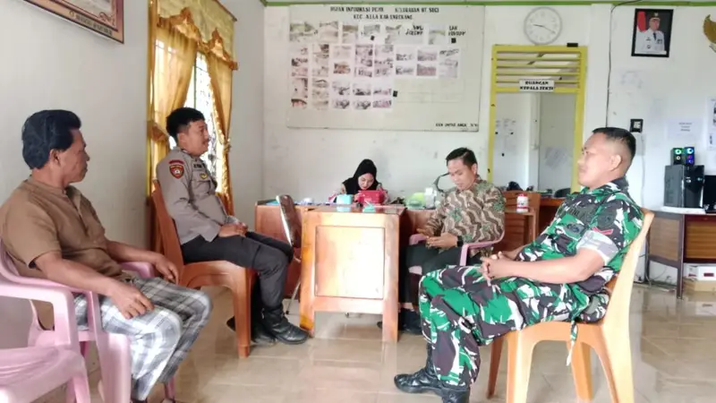 Jalin Silaturahmi, Bhabinkamtibmas Laksanakan Sambang Di Wilayah Binaan