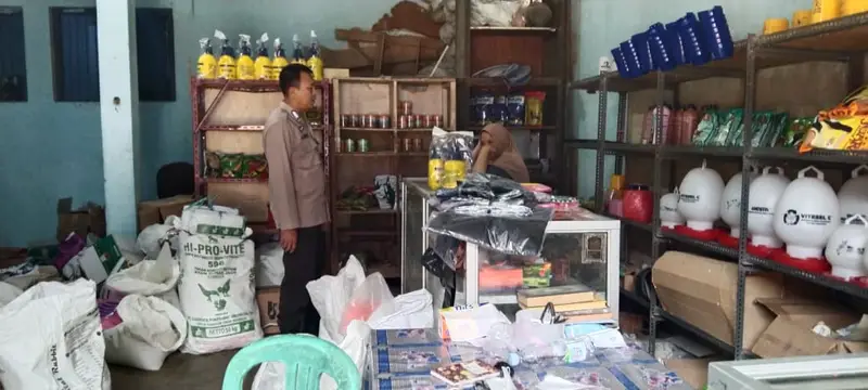 Personel Polisi RW Melaksanakan Sambang, Wujudkan Situasi Kamtibmas Aman dan Kondusif
