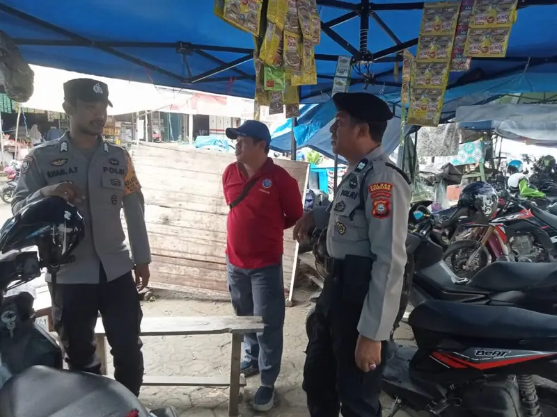 Silaturahmi Ciptakan Cooling System Jelang Pilkada, Polisi RW Polsek Enrekang Berikan Himbauan Kamtibmas