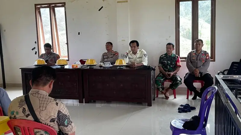 Berikan Pemahaman dan Kesadaran Hukum di masyarakat, Kapolsek Enrekang Lakukan Penyuluhan Hukum di Masyarakat