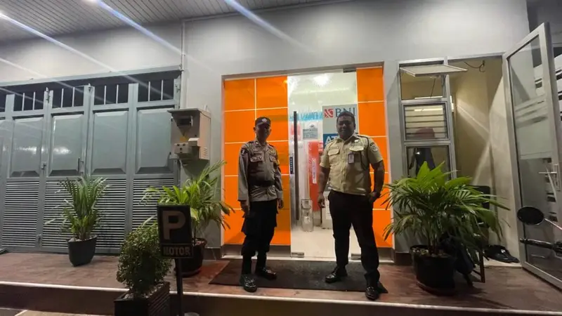Patroli Blue Light Polsek Enrekang sisir Obyek Vital di wilayah Kota Enrekang Berikan Rasa aman dan Kondusif