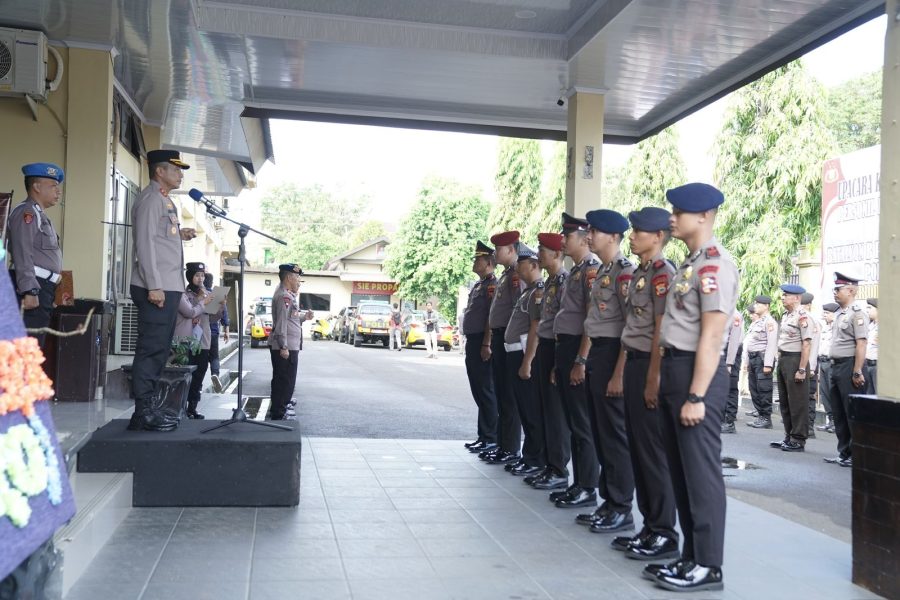 Kapolres Parepare Kukuhkan Kenaikan Pangkat Setingkat Lebih Tinggi Dari 25 Personil Polres Parepare