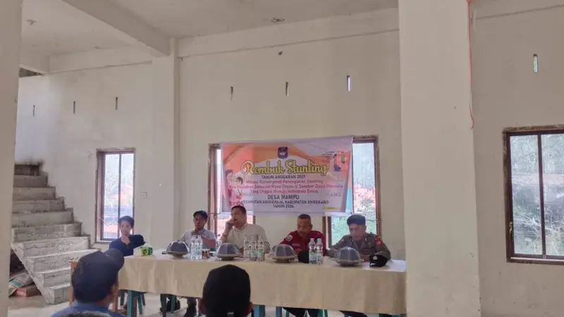 Bhabinkamtibmas Polsek Anggeraja Hadiri Giat Rembuk Stunting Di Desa Binaannya