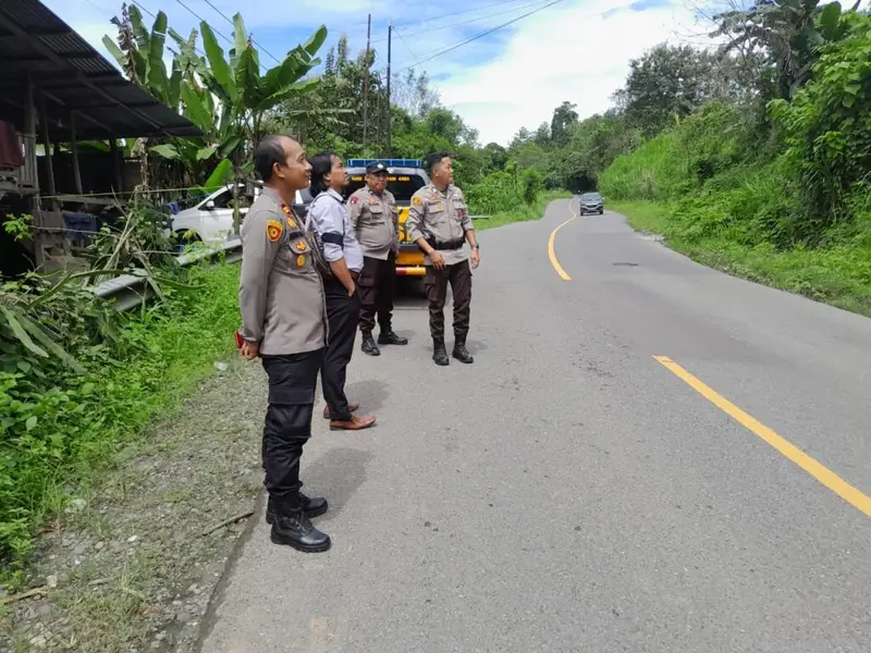 Kapolsek Cendana dan Babinkamtibmas Melakukan Sambang Kunjung