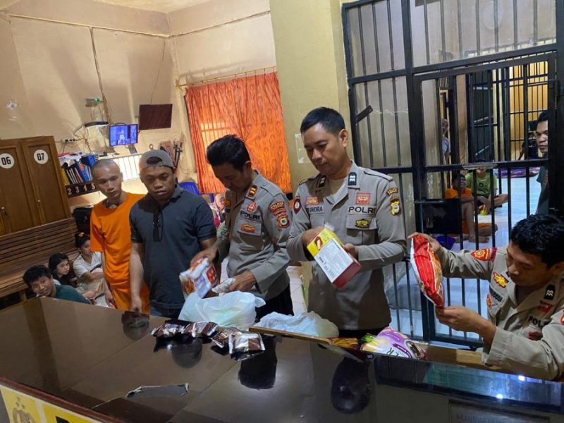 Polres Sidrap Tingkatkan Pengawasan: Pemeriksaan Ketat Barang Bawaan Pembesuk