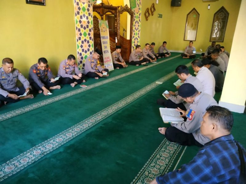 Bina Rohani dan Mental, Personil Polres Parepare Lakukan Yasinan Secara Berjamaah
