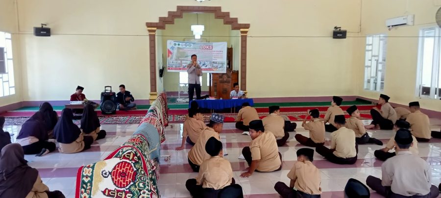 Kapolsek Watang Pulu Berikan Penyuluhan Narkoba di Ponpes MTsS Ibrahim Sidrap