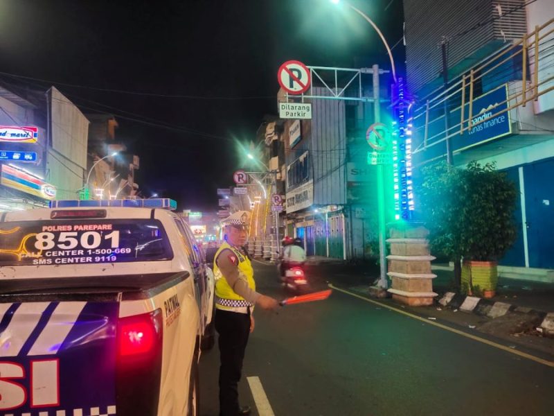 Hunting Patroli Lalu Lintas Di Jl. Mattirotasi, Kasat Lantas Polres Parepare : Cegah Potensi Laka Akibat Berhenti dan Parkir Dijalan