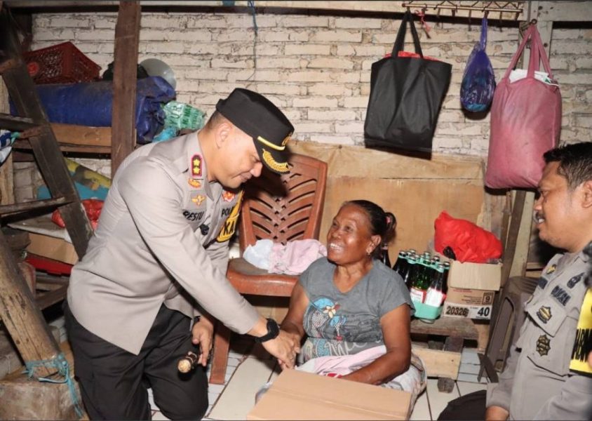 BAKTI DERMAGA : Kapolres AKBP Restu Wijayanto Kunjungi Warga Ujung Tanah Mengalami Luka Bakar