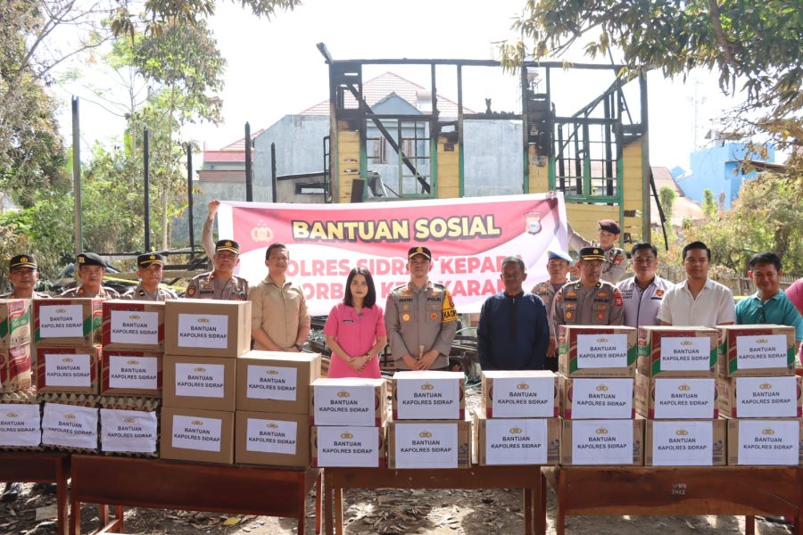 Kapolres Sidrap dan Bhayangkari Salurkan Bantuan untuk Korban Kebakaran di Rappang