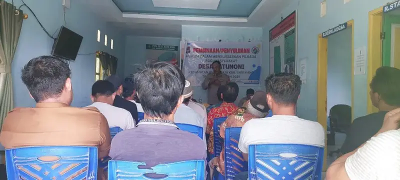 Tingkatkan Pemahaman Hukum Masyarakat, Kapolsek Anggeraja Berikan Penyuluhan Hukum di Desa Batu Noni