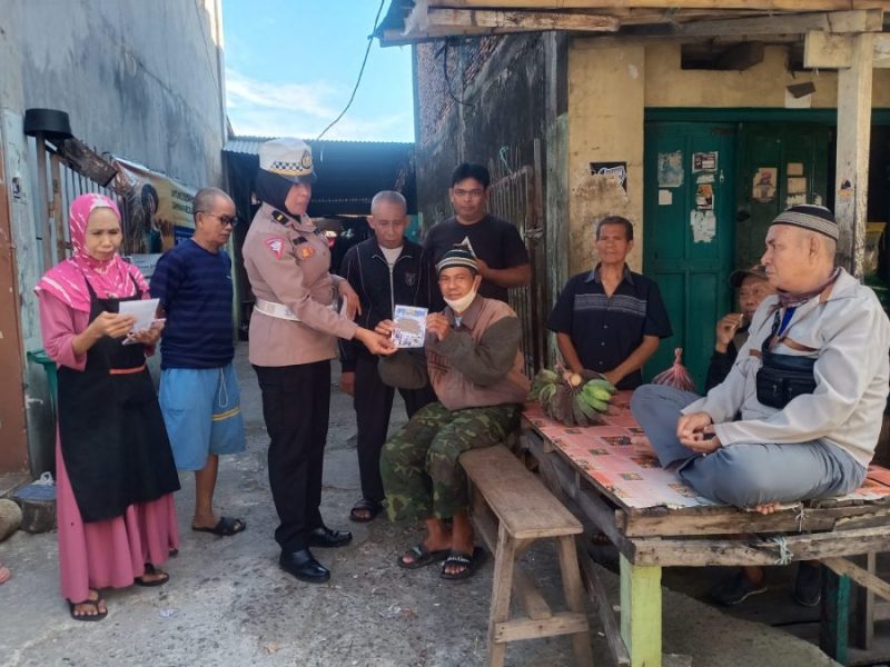 Edukasi Tertib Berlalu Lintas Ops Patuh 2024, Sat Lantas Polres Parepare Sasar Warga Pasar Tradisional