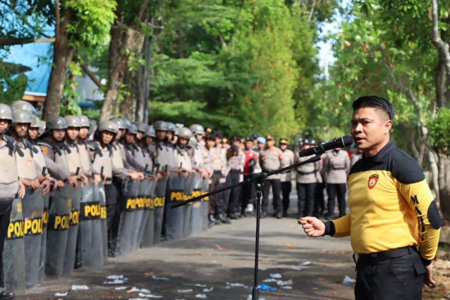 Jelang Pilkada, Polres Maros Gelar Simulasi Pengamanan di Kantor KPUD