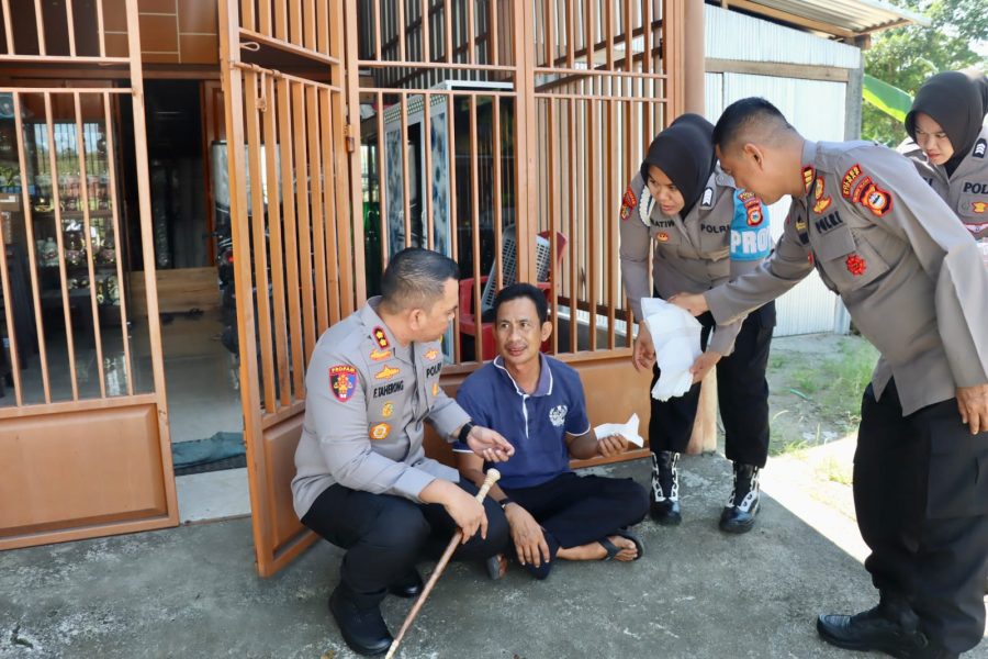 Sigap, Kapolres Sidrap Beri Pertolongan Pada Kecelakaan