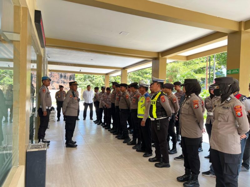 Dipimpin Wakapolres, Personel Kawal dan Amankan Aspirasi di Kantor BPN Sidrap