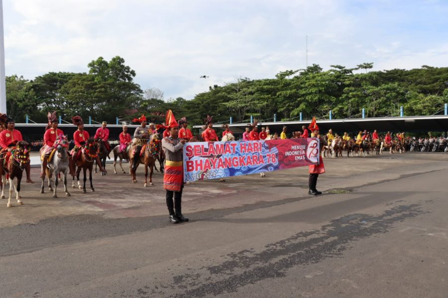 78 Pasukan Berkuda Meriahkan Hari Bhayangkara ke-78 di Kabupaten Maros