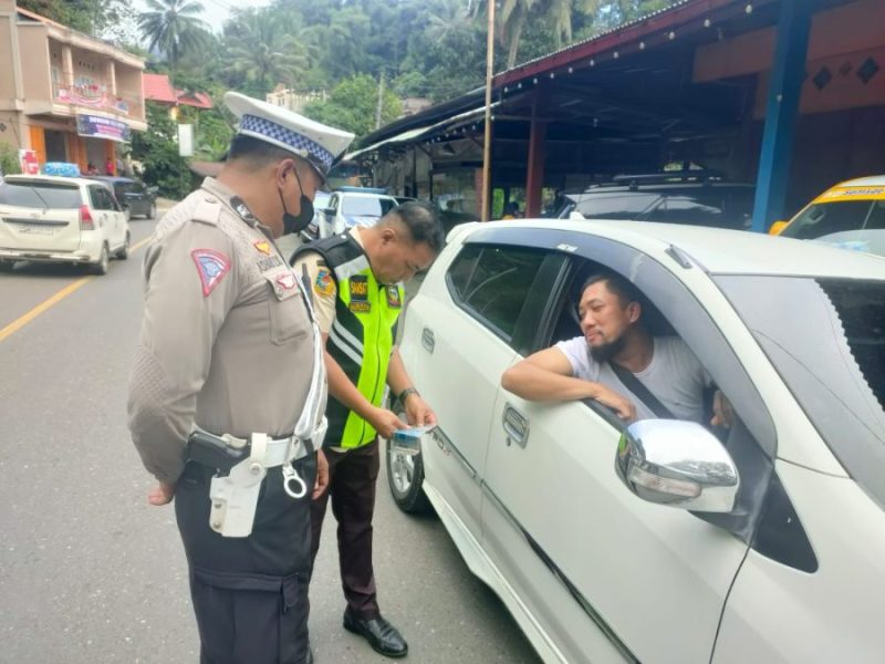 Tertibkan Kelengkapan Administrasi Kendaraan, Sat Lantas Polres Tator Dampingi Dispenda UPTD Samsat Gelar Razia