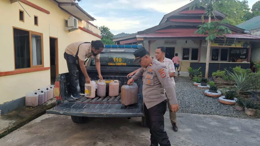 Razia 4 Rumah, Polres Palopo Amankan 25 Liter Miras Jenis Ballo