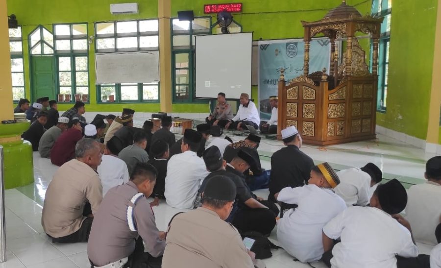 Hadiri Undangan Pondok Pesantren Al Badar, Kapolsek Bacukiki Polres Parepare Berikan Motivasi Kepada Para Santri