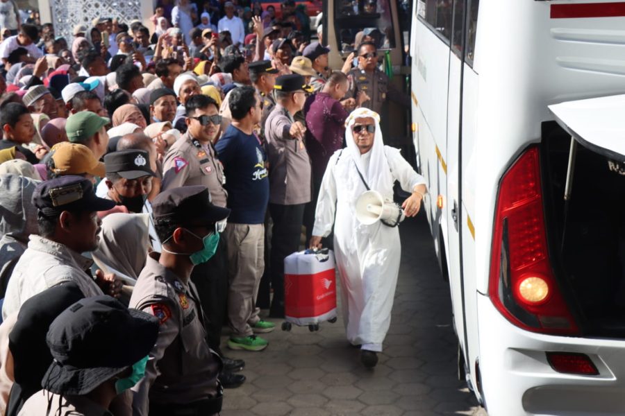 Polres Jeneponto Melaksanakan Pengamanan Kepulangan Jemaah Haji Kloter 36 Kabupaten Jeneponto