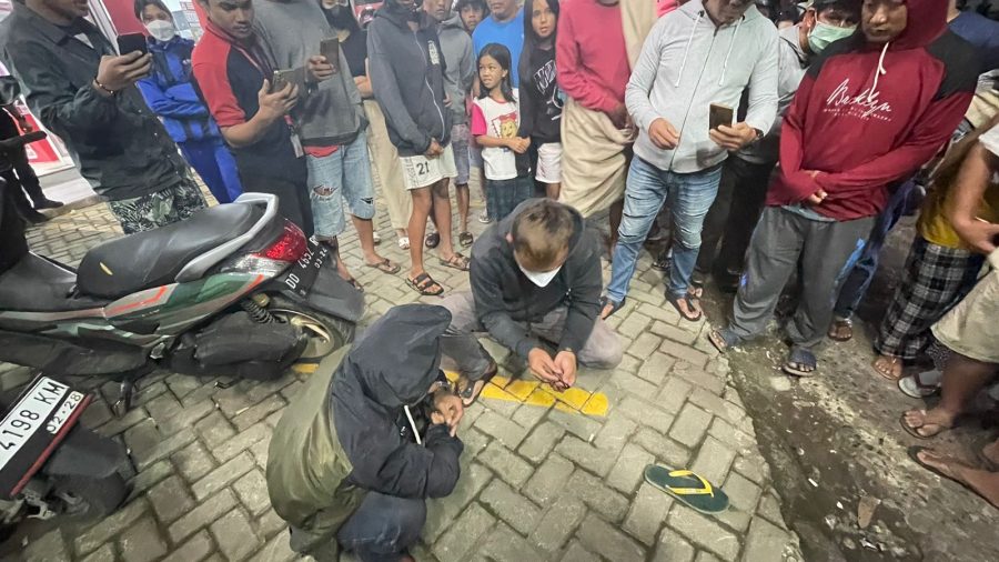 Seorang Pria Pelaku Penyalahgunaan Narkotika Diamankan Satresnarkoba Polres Toraja Utara di Salah Satu Parkiran Minimarket