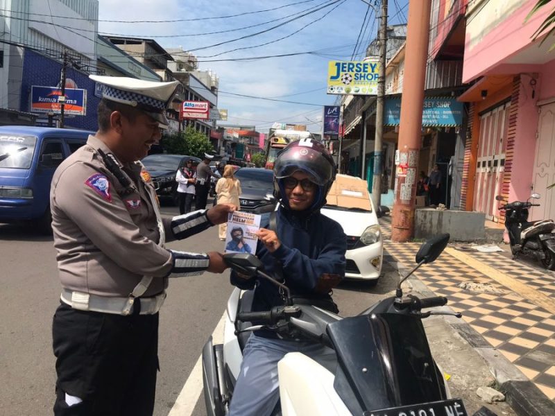 Hari Ke 10 Ops Patuh 2024, Sat Lantas Polres Parepare Laksanakan Strong Point Dan Tebar Pesan Keselamatan