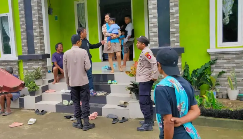 Personel Polisi RW Polsek Alla Laksanakan Sambang, Wujudkan Situasi Kamtibmas Aman dan Kondusif