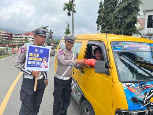 Jumat Berkah, Satuan Lantas Polres Tator Berbagi Makanan