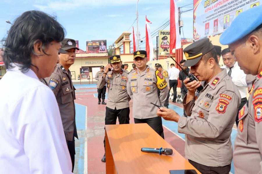 Demi Kelancaran Tugas Jelang Pilkada, Kapolres Sidrap Pastikan HT Personel Berfungsi Optimal