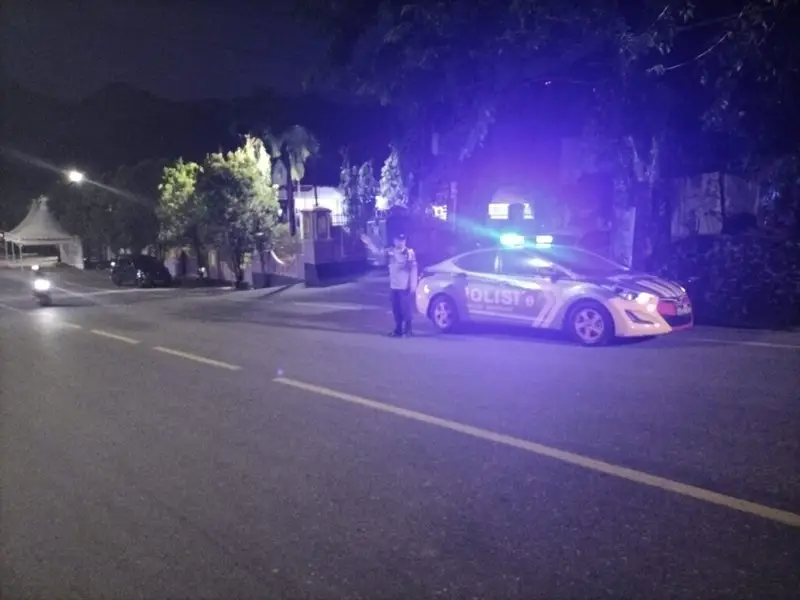 Malam Enrekang Aman, Polsek Enrekang lakukan Patroli Blue Light cegah gangguan kamtibmas