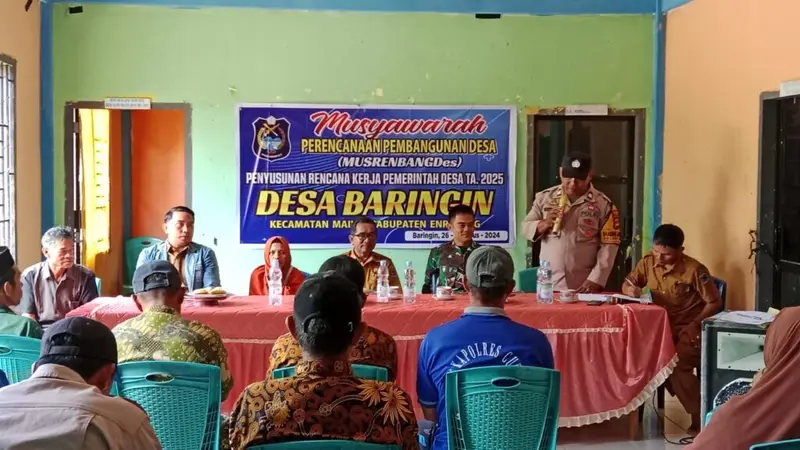 Bhabinkamtibmas Polsek Maiwa Menghadiri Musyawarah Desa Dalam Rangka Penyusunan Rencana Pembangunan Desa Tahun 2025