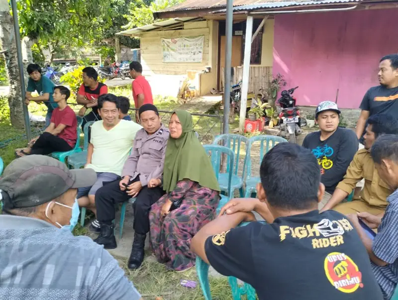Bhabinkamtibmas Polsek Baraka Polres Enrekang Kunjungi Warga Binaan Untuk Memberi Rasa Aman dan Nyaman