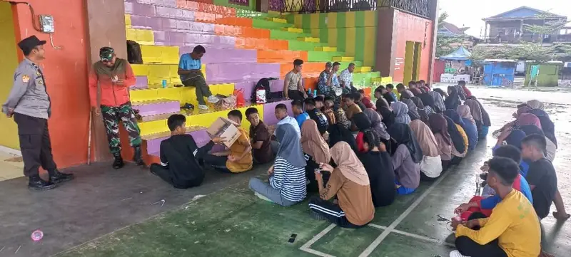 Siapkan Paskibraka Yang Handal dan Disiplin Personel Polsek Maiwa Melatih Pasukan Paskibraka Tingkat Kecamatan Maiwa