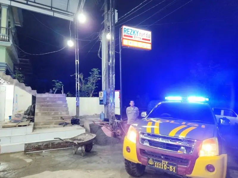 Guna Mengurangi Kejahatan Malam Hari, Polsek Baraka Polres Enrekang Lakukan Patroli Blue Light